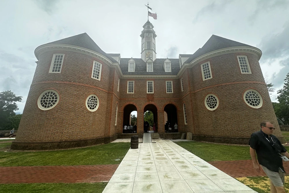 Williamsburg colonial capitol building